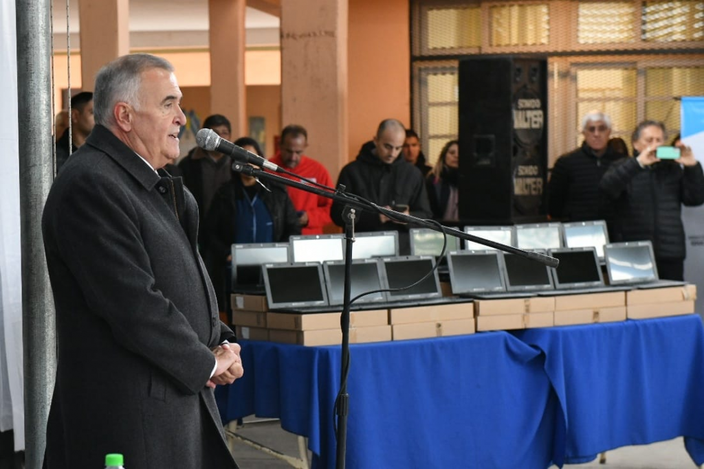 Jaldo entregó 170 netbooks en la Escuela Secundaria de Los Aguirres