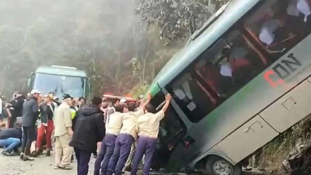 Un micro volcó camino a Machu Picchu: hay dos argentinos heridos