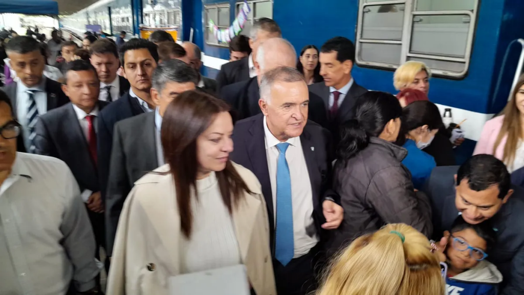 Jaldo y Pettovello presentaron el Tren Sociosanitario en Tucumán