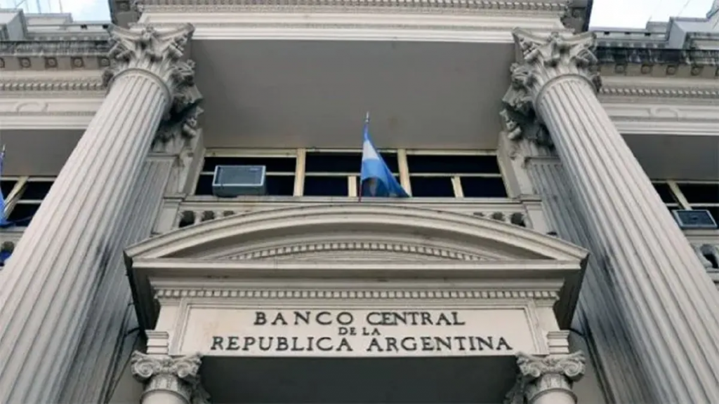 El Banco Central vuelve a bajar la tasa de interés al 32%